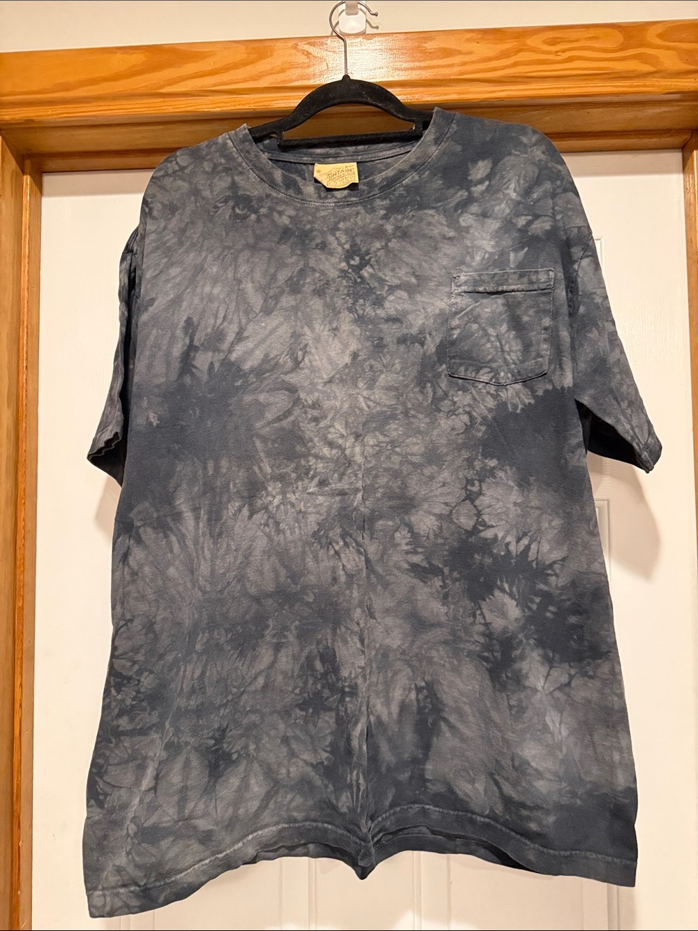 The Mountain Men's Short-Sleeve Tie-Dye Pocket Tee - Blue Gray
